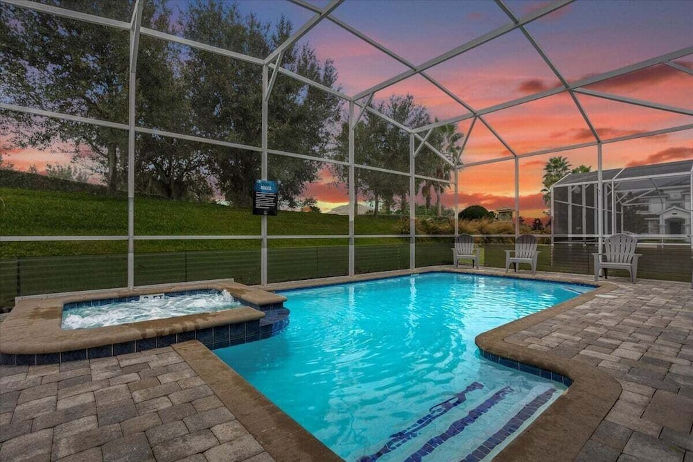 9052SD Newly Furnished 9BR Villa Steps from Clubhouse