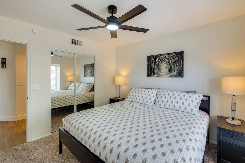Heated Pool, Game Room: Family Home in Tempe!