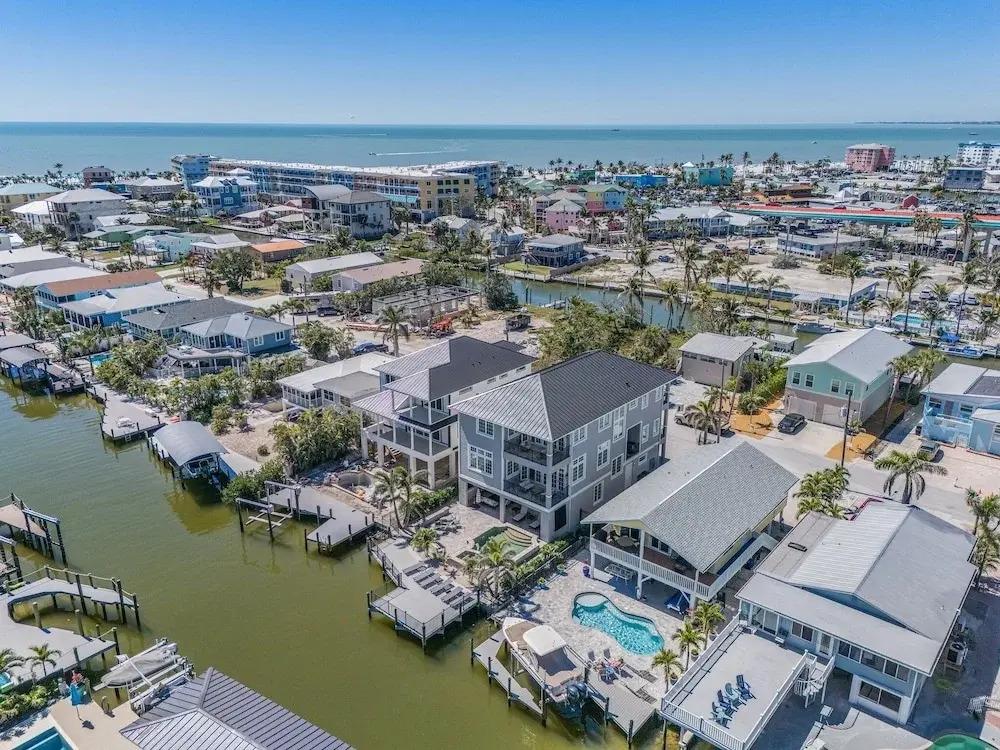 260 Coastal Luxe Retreat: 5bd/4.5ba, Pool & Spa, Water Views 5 Bedroom Home