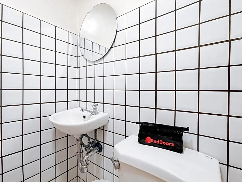 RedDoorz near Marfori Heights