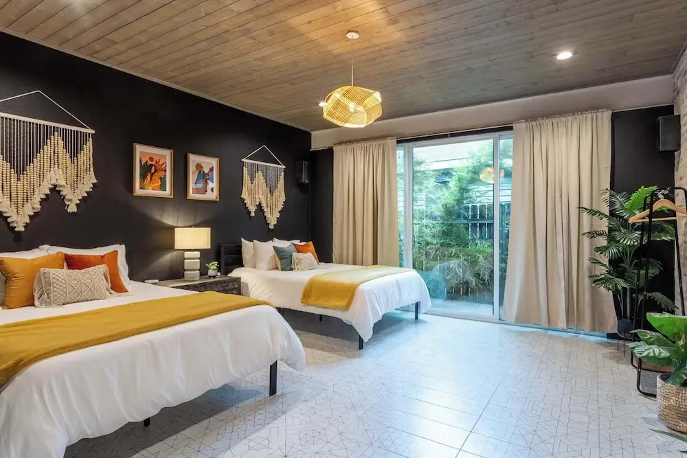 Upstay: Luxe Pool Retreat7 Min to Rainey St