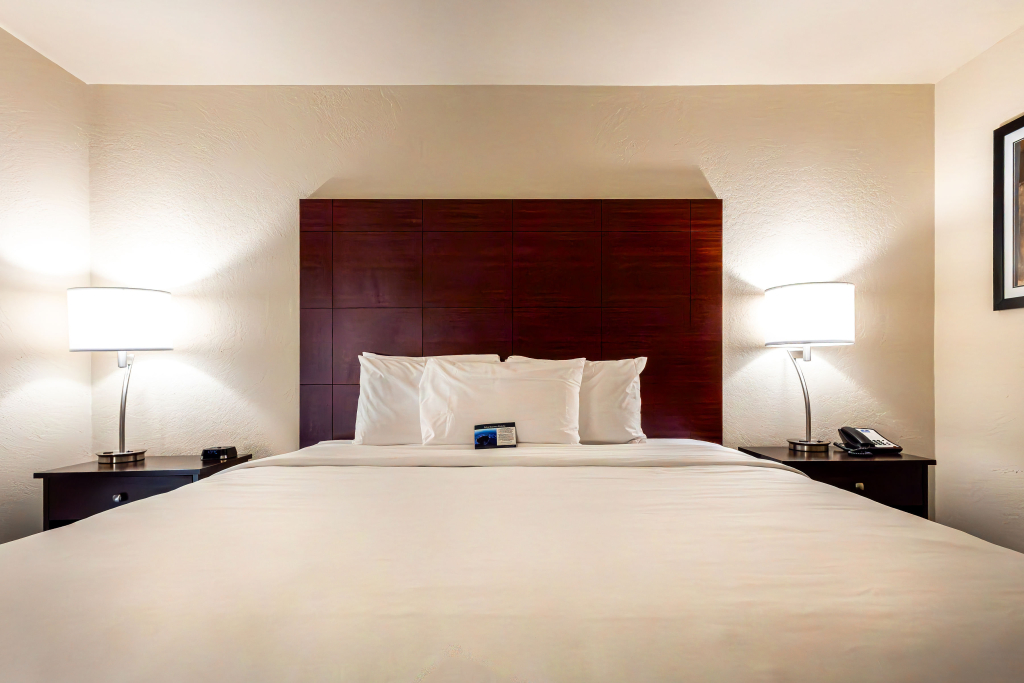 Cobblestone Inn & Suites - Big Lake