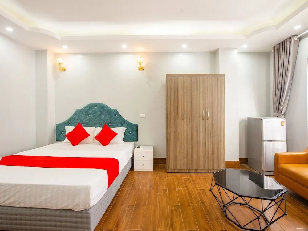 OYO 411 Van Nam Hotel