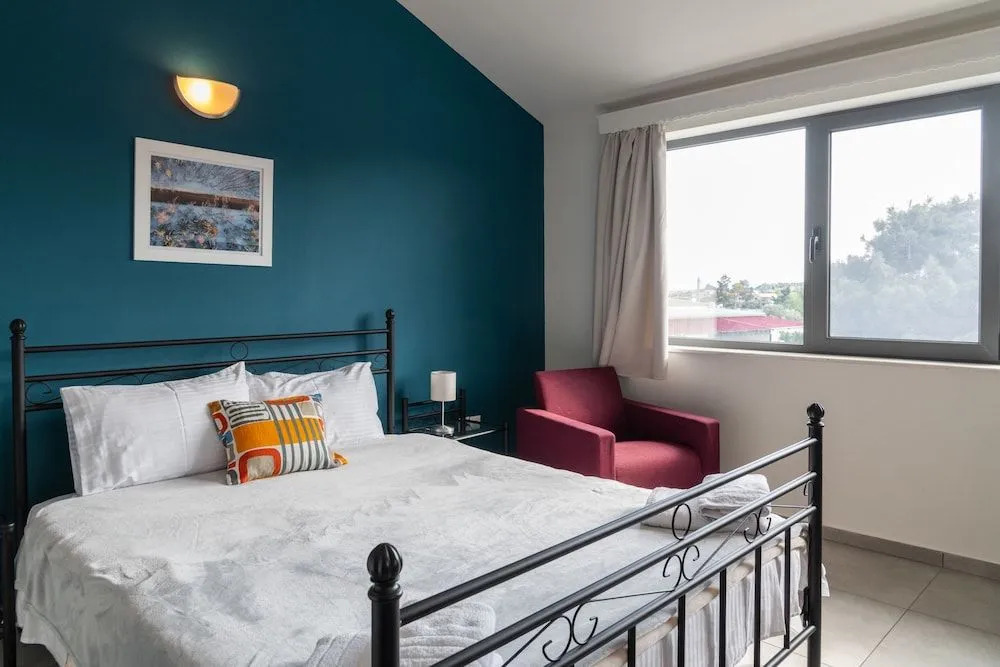 CHROMA Lodge Pikermi
