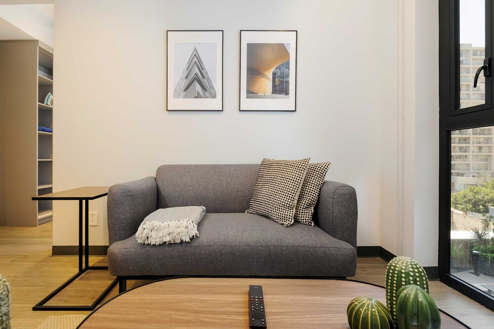 w Enchanting 1BR in the Heart of Interlomas