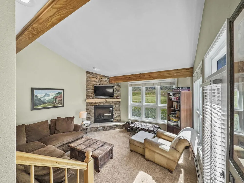 Private Dog Friendly Home Boasts Incredible Views - WD25 by RedAwning