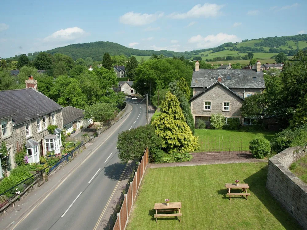 Characteristic House With Large Garden, Near the City Center of Hay-on-wye