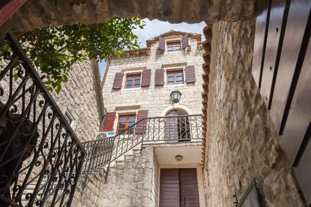 Villa & Apartments Perasto