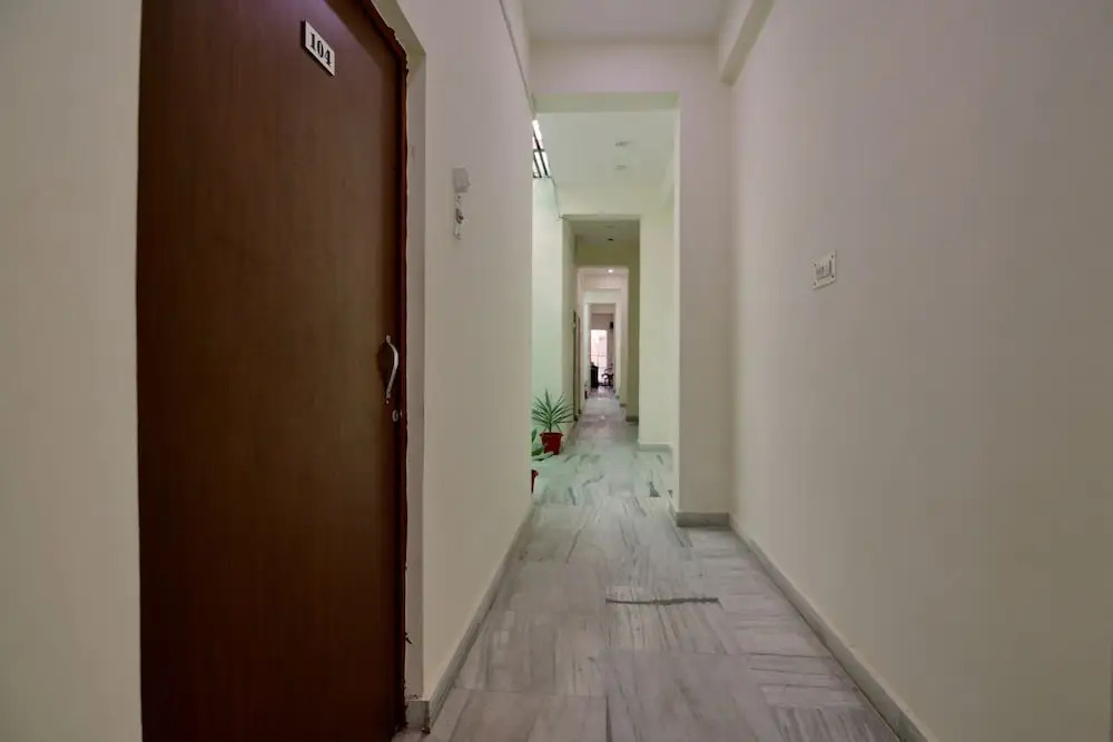 OYO 12193 Sandhya Hotel