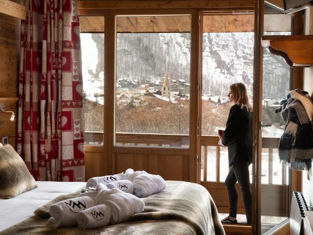 Hotel Ski Lodge