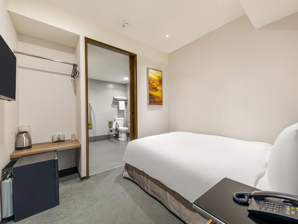 CHECK inn Taipei Xinyi