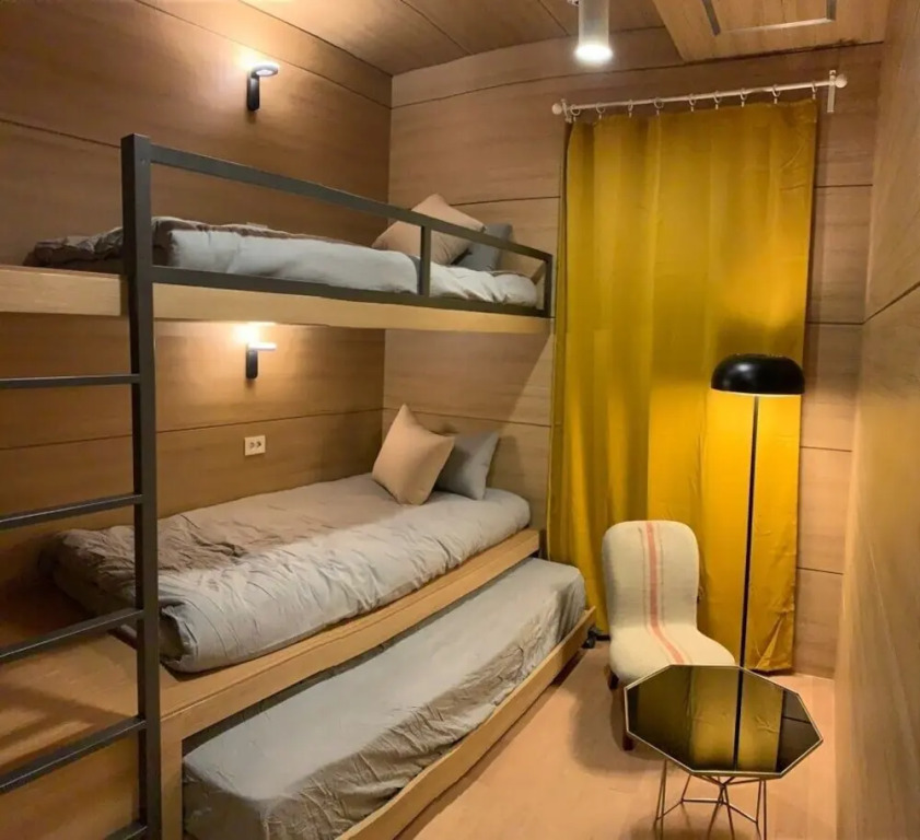 g g bae Hostel - Caters to Women