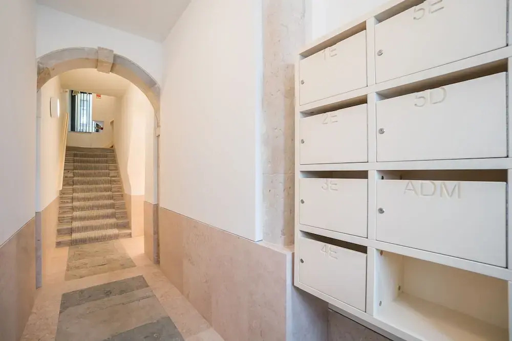 Spacious and Bright Apartment in Cais Sodre