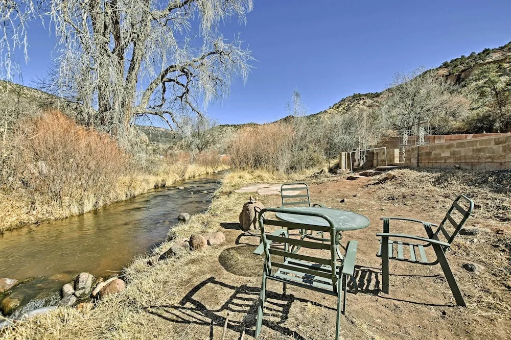 Mom's Place in Jemez - 1 Mi to Hot Spring