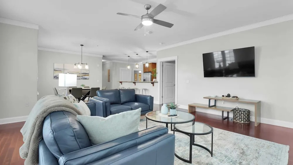 Sleeps 28 4 Suites in Walkable Historic District The Juliette by Avantstay