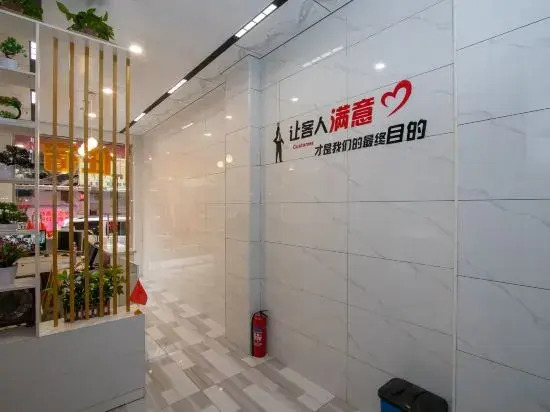 Tianhong Hotel (Nanning Sulu Subway Station Anji Passenger Transport Terminal Subway Station Branch)