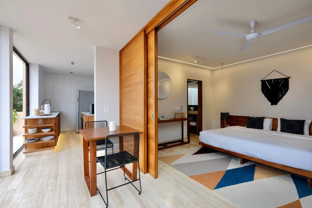 408 Luxurious Apt King Bed