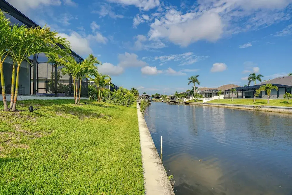 Pool & Outdoor Kitchen: Waterfront Cape Coral Home