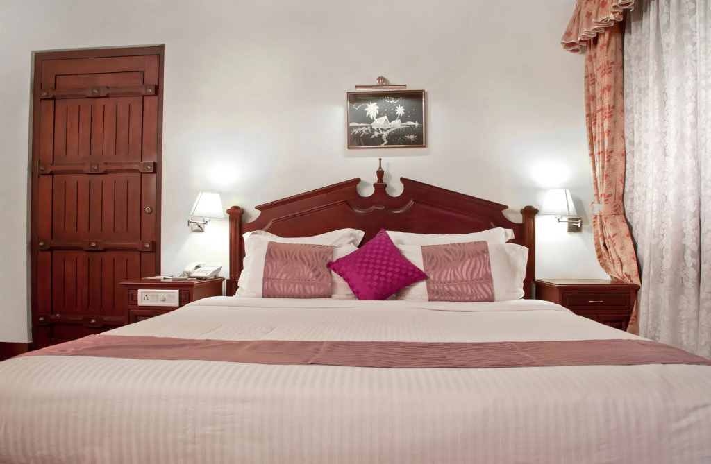 Sterling Lake Palace Alleppey