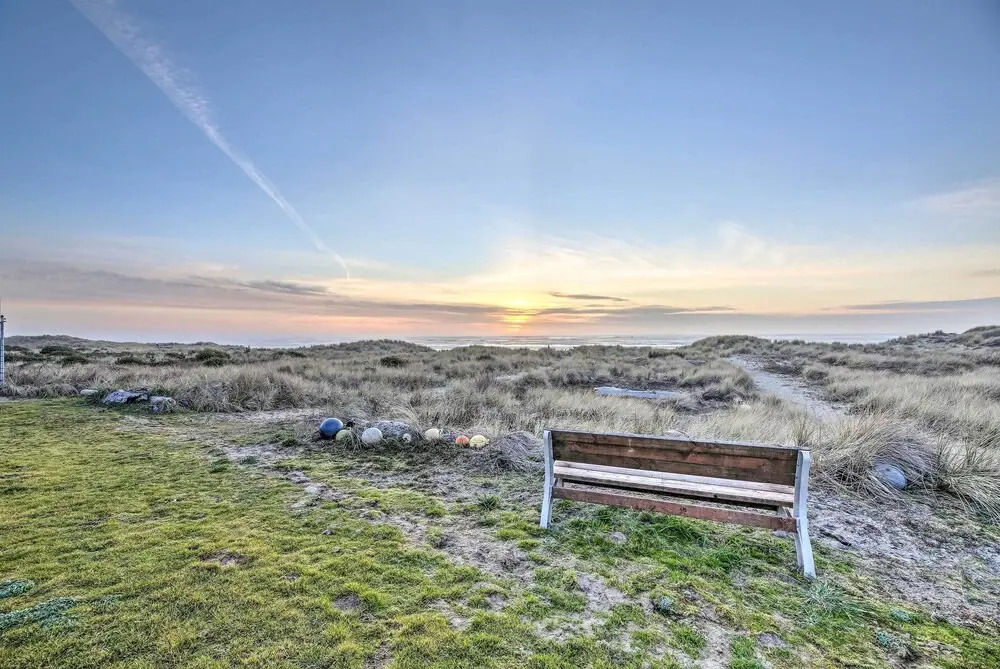 Sanderling Sea Cottages, Unit 3 w/ Private Balcony