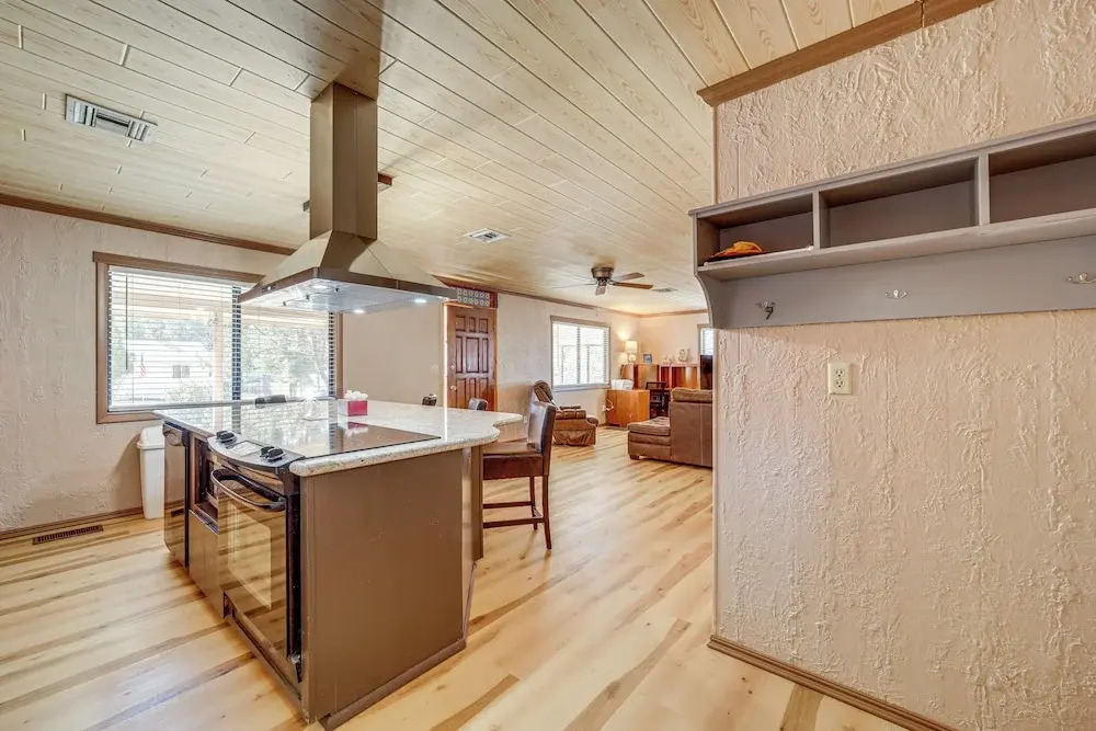 Near Scenic Trails & Parks! Central Payson Retreat