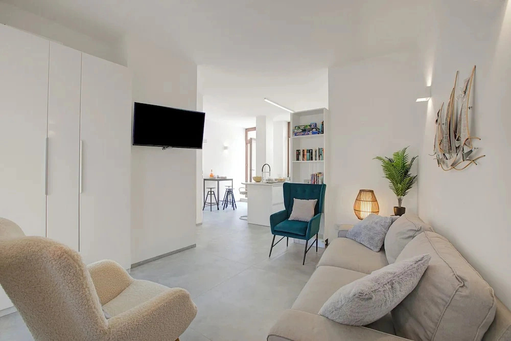 Quiet Oasis In Riva Heart