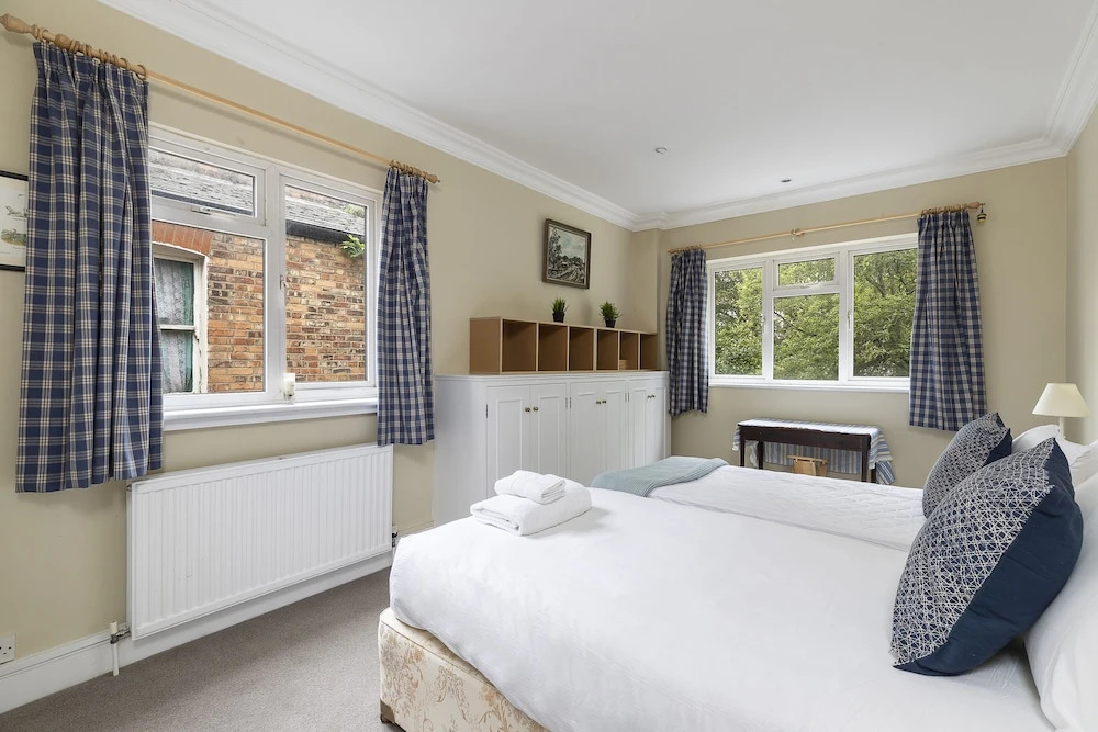 JOIVY Charming 3 bed house with a rooftop terrace