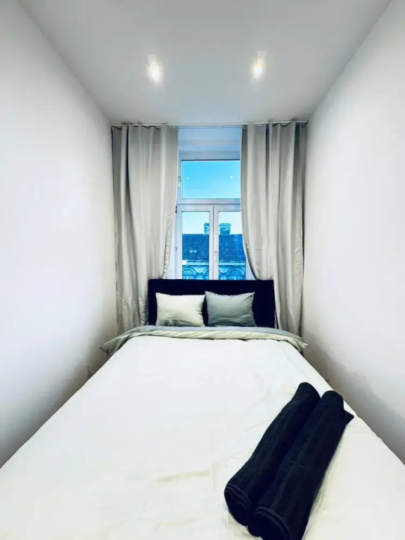 Bright Private Rooms in 4BR Apartment Near Kaufpark Alterlaa