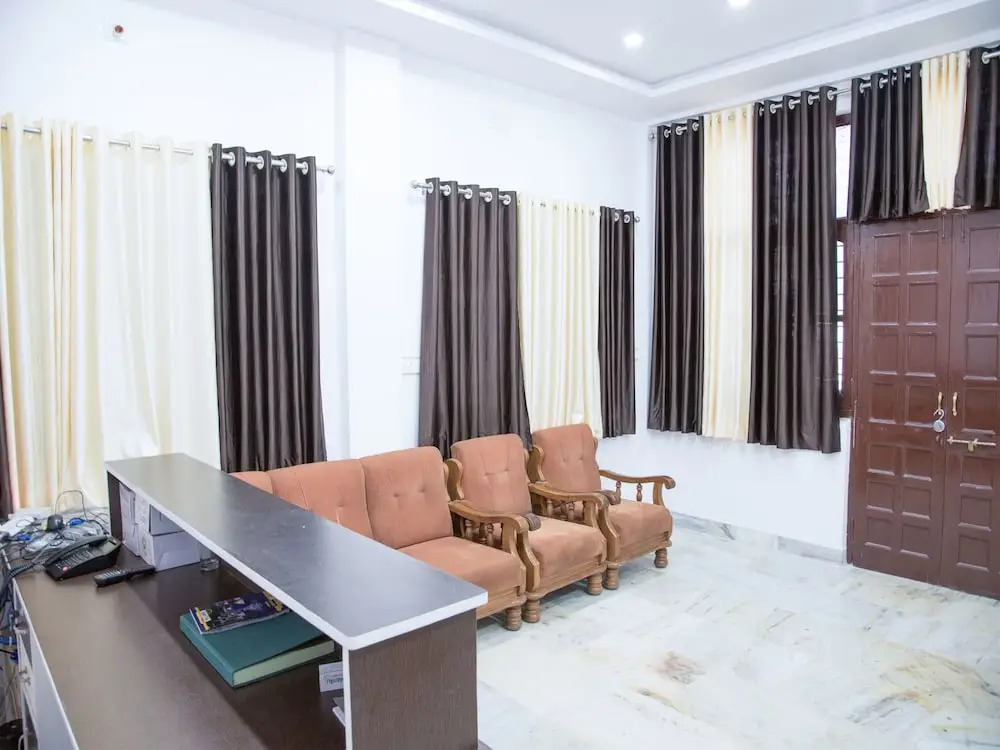 OYO 9971 Hotel Royal T