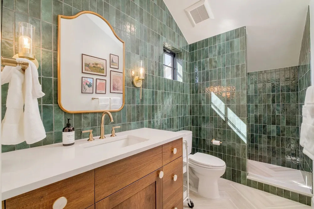 Luxe Designer Flat on Sloans Lake w/ Rooftop Deck