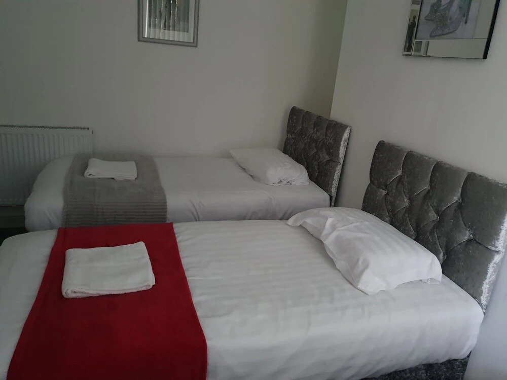 Deluxe 6 bed Suite in Liverpool City Center
