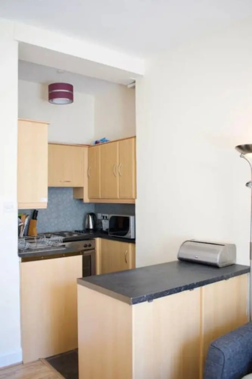 Fantastic 2 Bedroom Holyrood Apartment