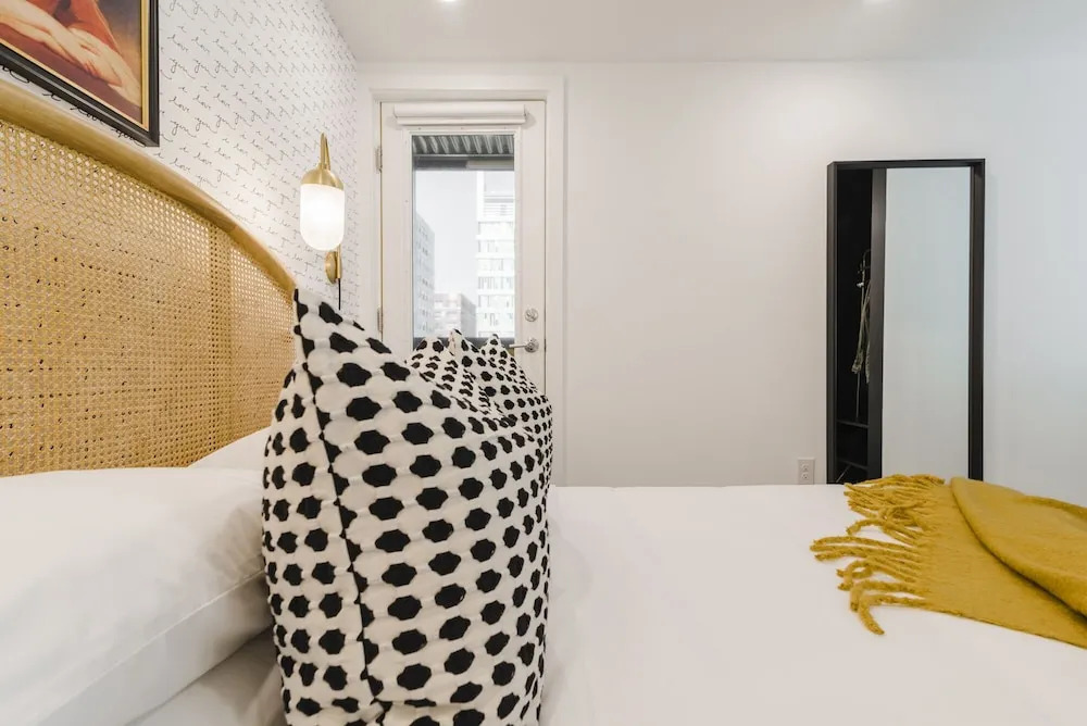 Abode XS House 1-bedroom With 20' Ceilings