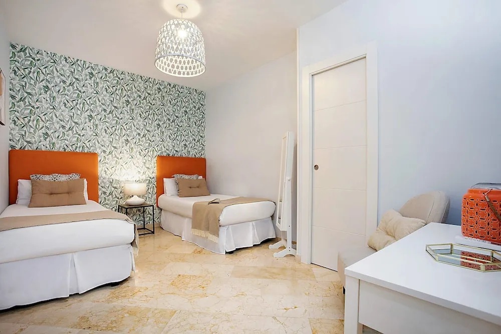 Spacious Apartment in Great Central Location. Tablas