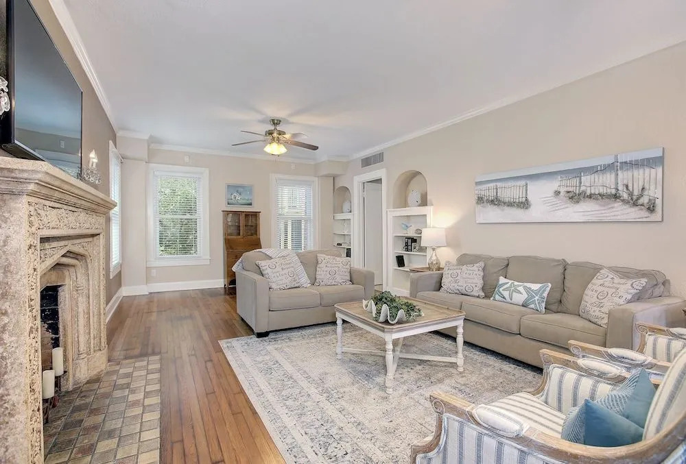 Asher House 4 Bedroom Home by Redawning