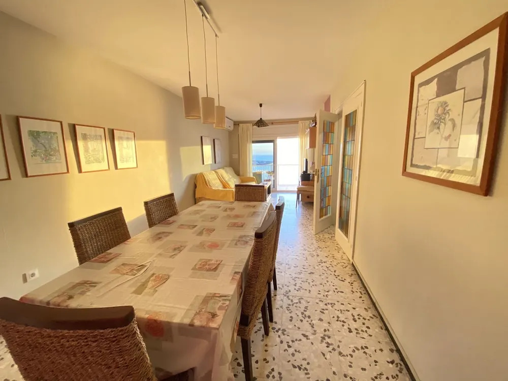 Agi Avenida Apartments