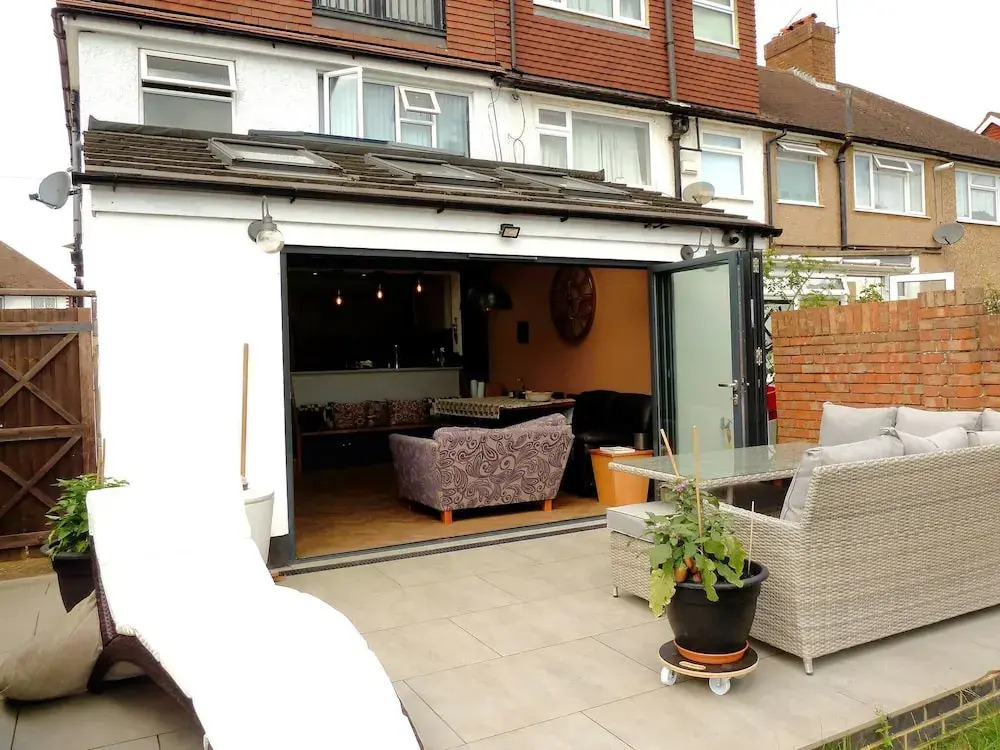 Spacious 4-bed House Close to LHR and London