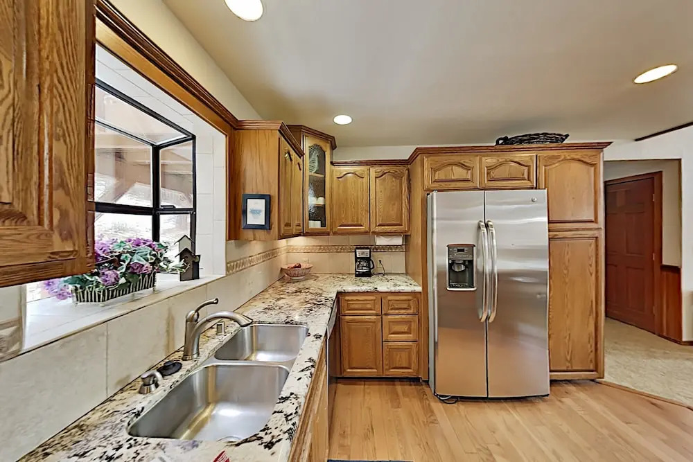 Wooded Getaway W/ 2 Living Areas & Shuttle 3 Bedroom Home