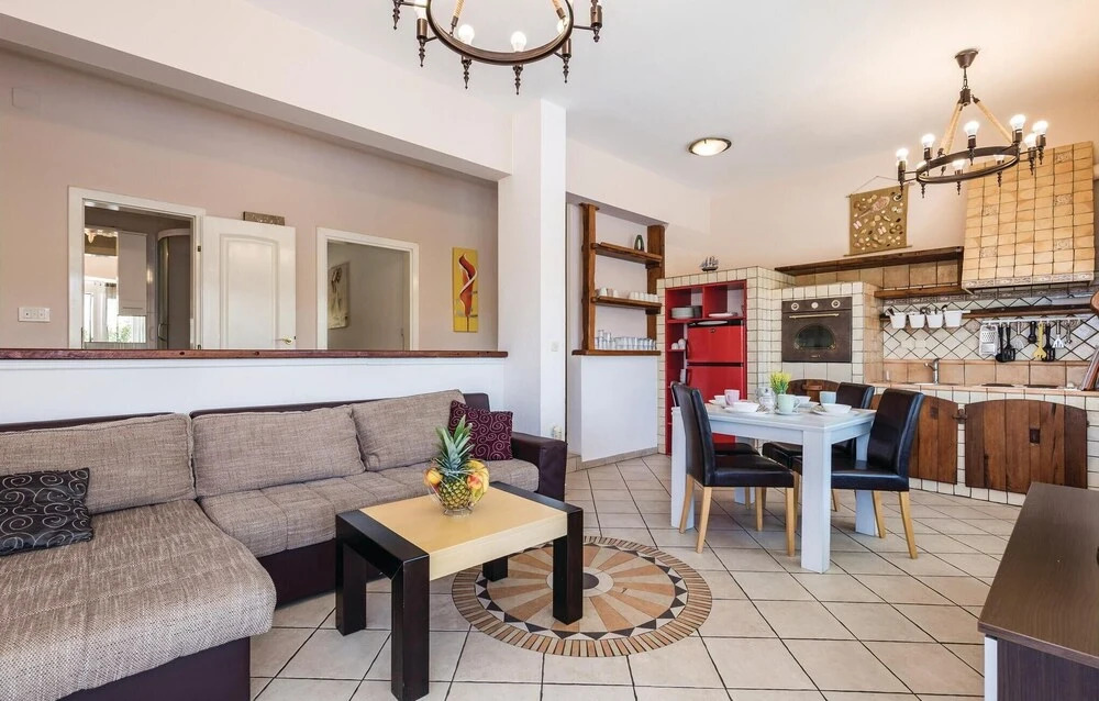 Beautiful Home in Pag With Wifi and 6 Bedrooms