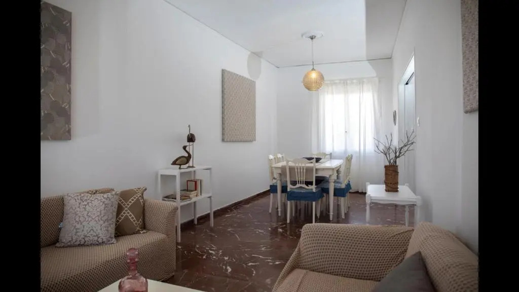 "aretis Apartment"- At The Foothills Of The Castle