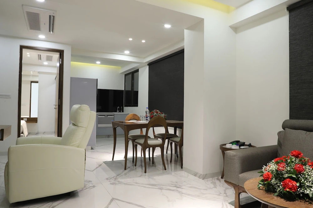Ebony Residency