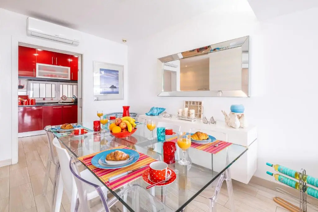 Luxurious Seaview Apartment with pool 5min Beach