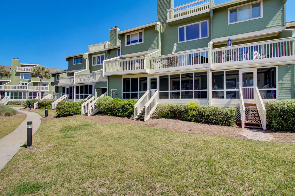3C Mariners Walk by Avantstay Beach & Pool Access, Enclosed Porch