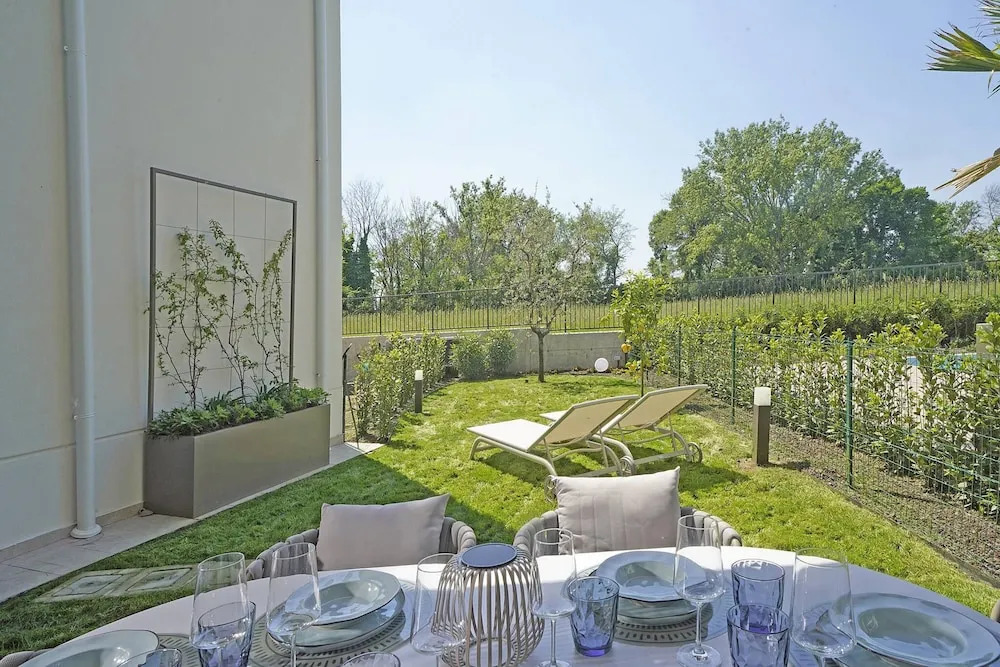 Lagolux in Sirmione With 2 Bedrooms and 2 Bathrooms