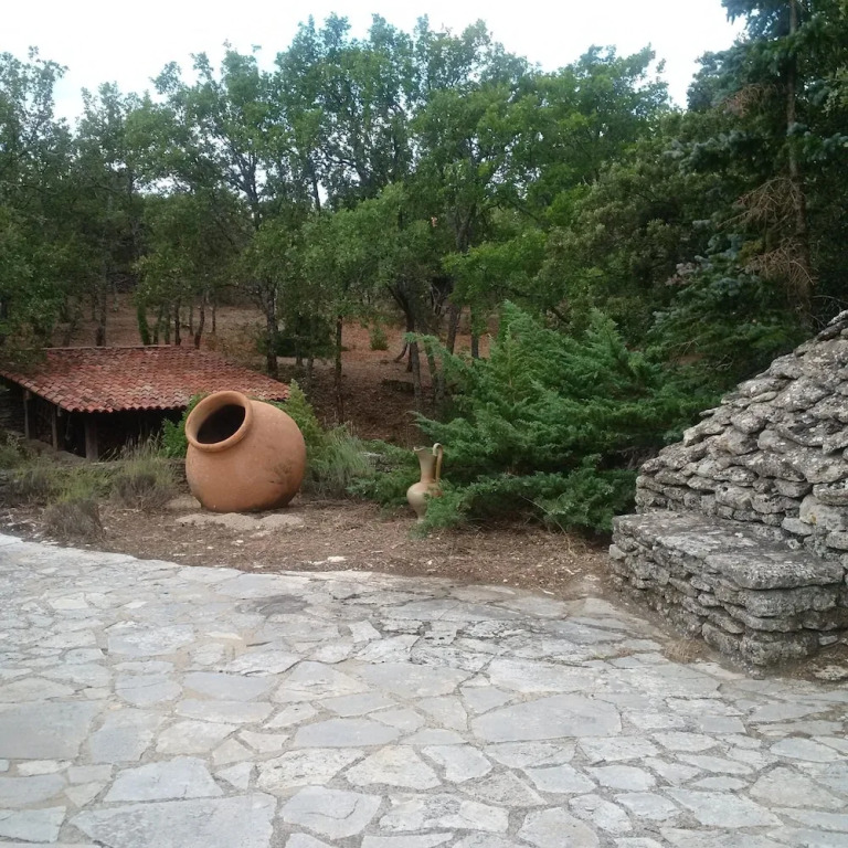 Studio in Bonnieux, With Enclosed Garden