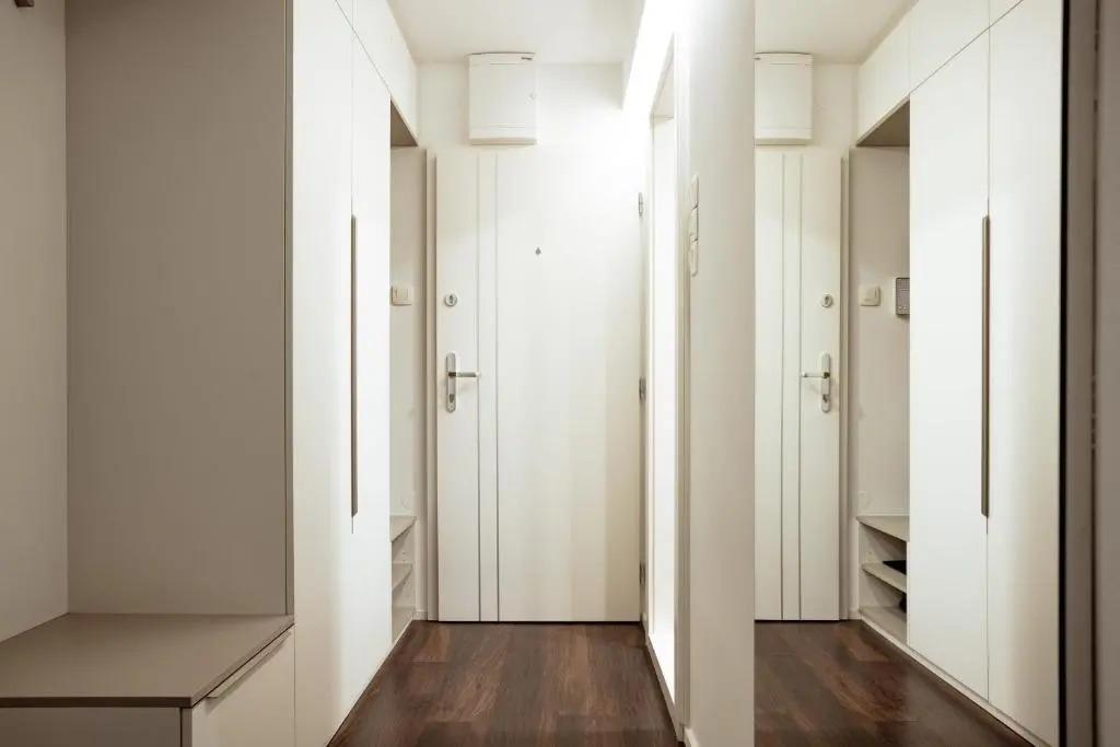 Elegant 1-bedroom apartment near hill forest