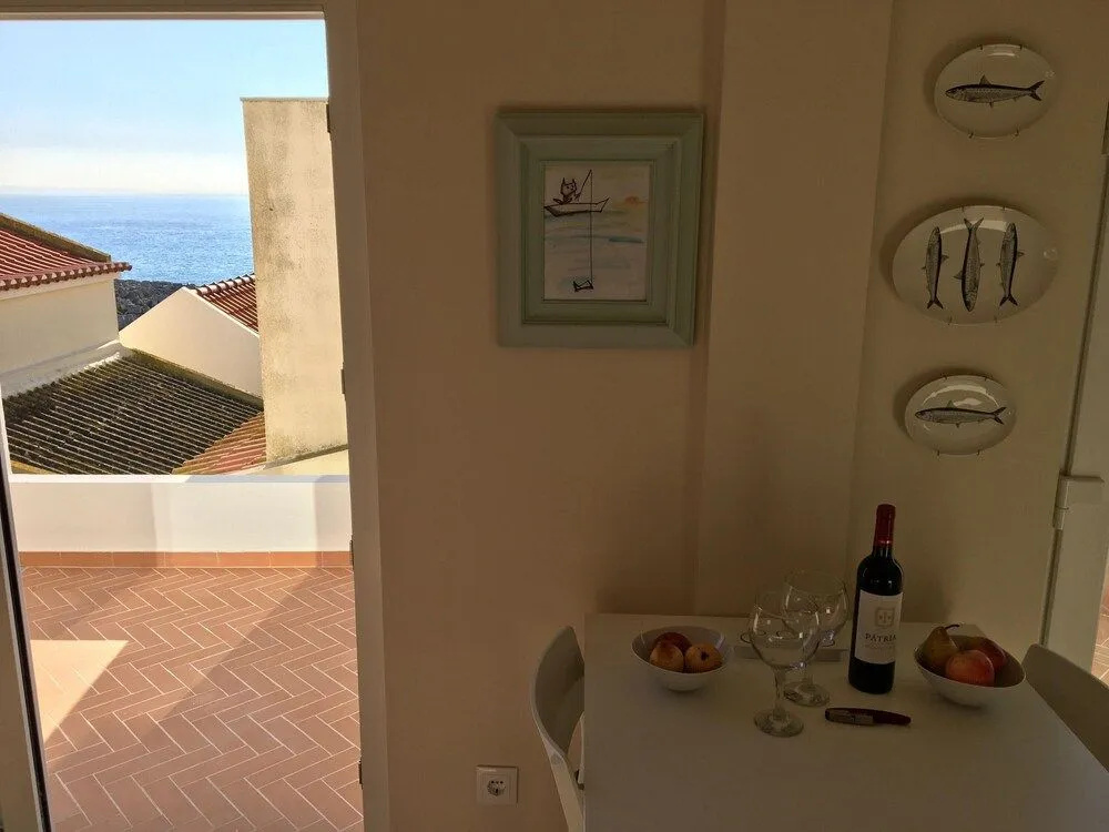 The "house of the Cat That Wanted to be a Fisherman" in Front of the sea