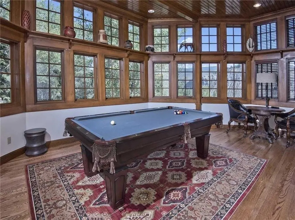 Holden Road Residence 5 Bedrooms 6 Bathrooms Condo
