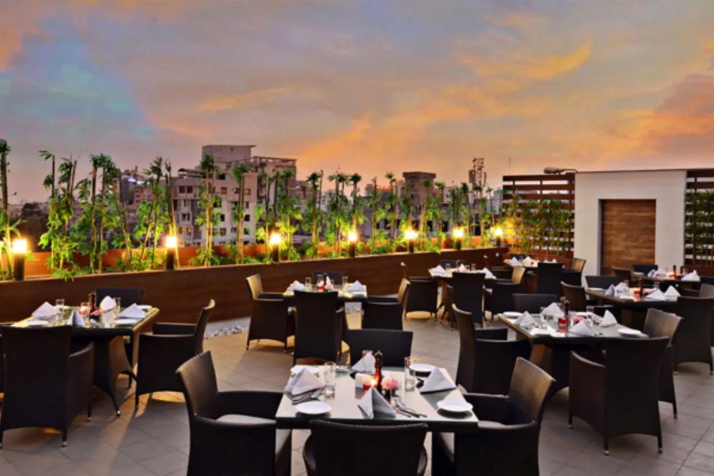 Leisure Inn Grand Chanakya