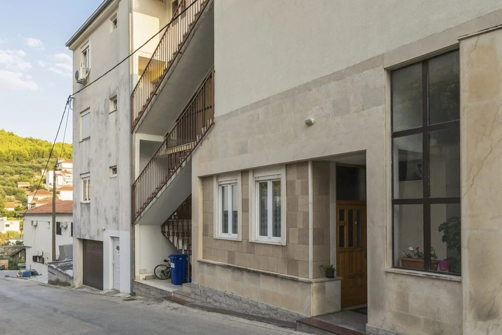 Spacious Apt. With Magnificent sea View & Balcony